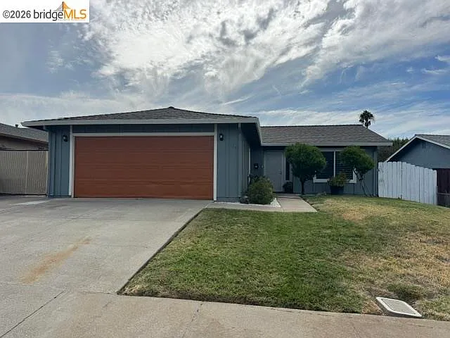 3 bed, 2.0 bath, 1305 sqft, $3,000 — Photo 1