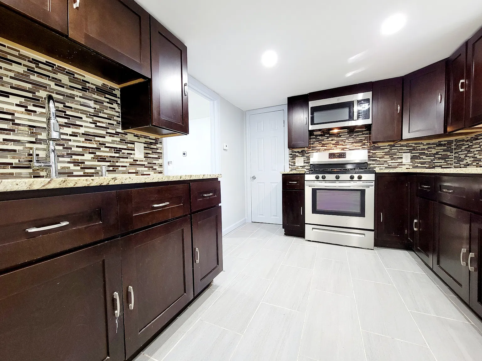 430 W Scott Ave — Photo 1