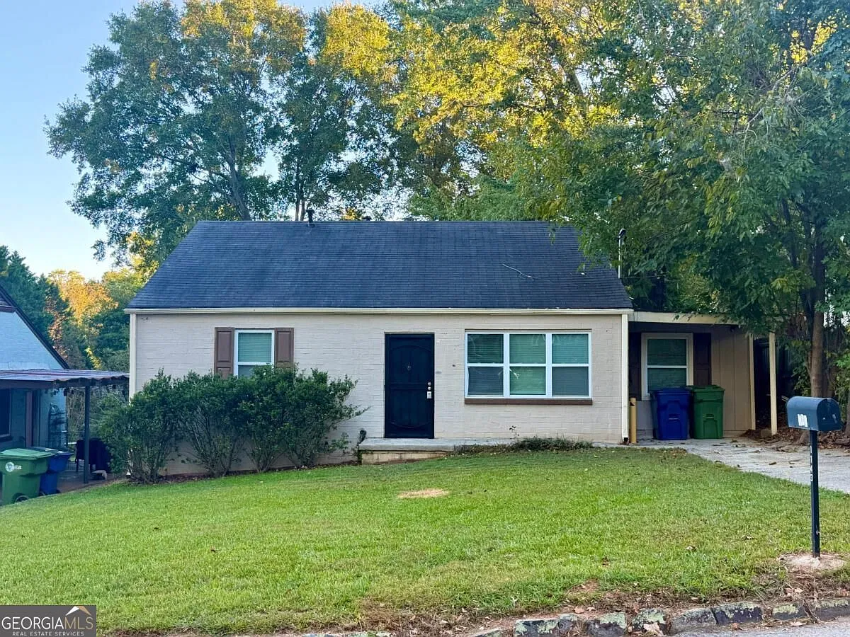 3 bed, 1.0 bath, 1024 sqft, $1,600 — Photo 1