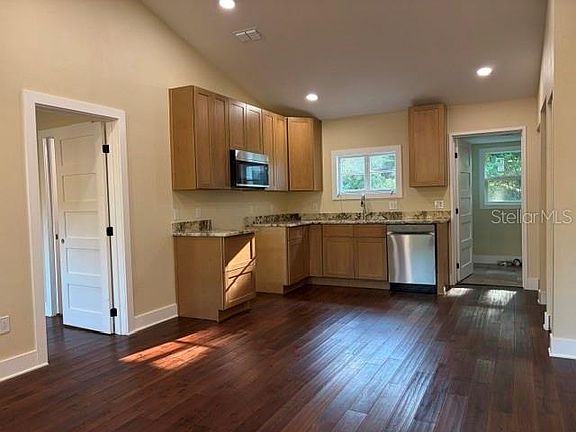 2nd image of 840 N FRANKFORT AVENUE