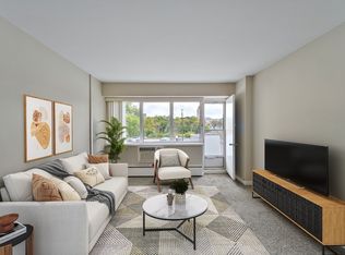 71 Roslyn Rd #202, Winnipeg, MB R3L0G2