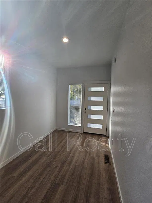 3 bed, 2.5 bath, 1522 sqft, $1,845 — Photo 4