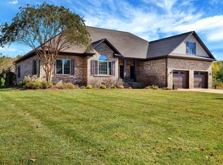 475 Cove Ln, Lawrenceburg, TN 38464