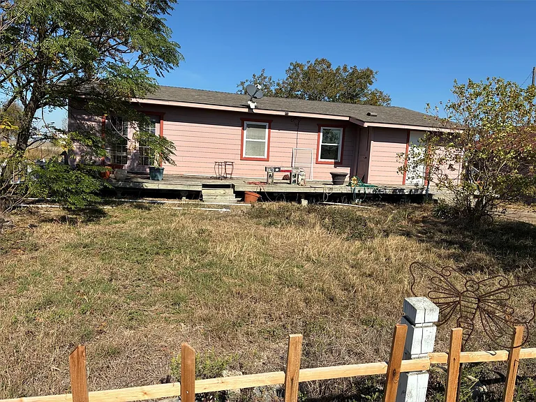 16950 FM 971 — Photo 10