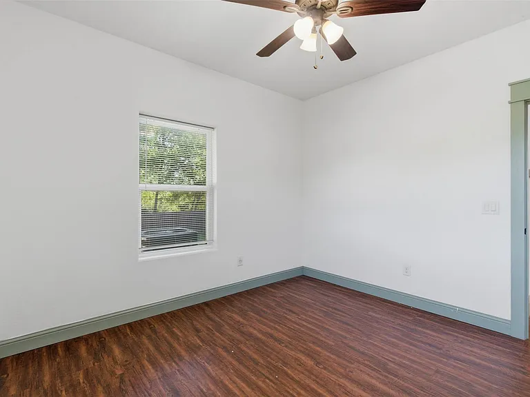 1731 W Elm St — Photo 22