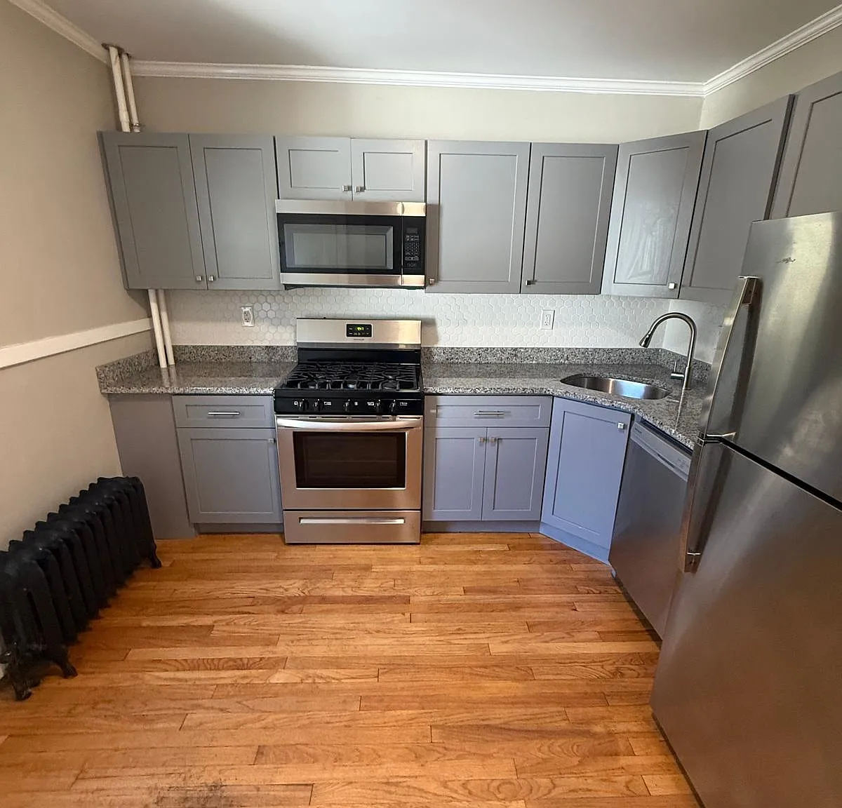 3 bed, 1900 sqft, $2,200 — Photo 1
