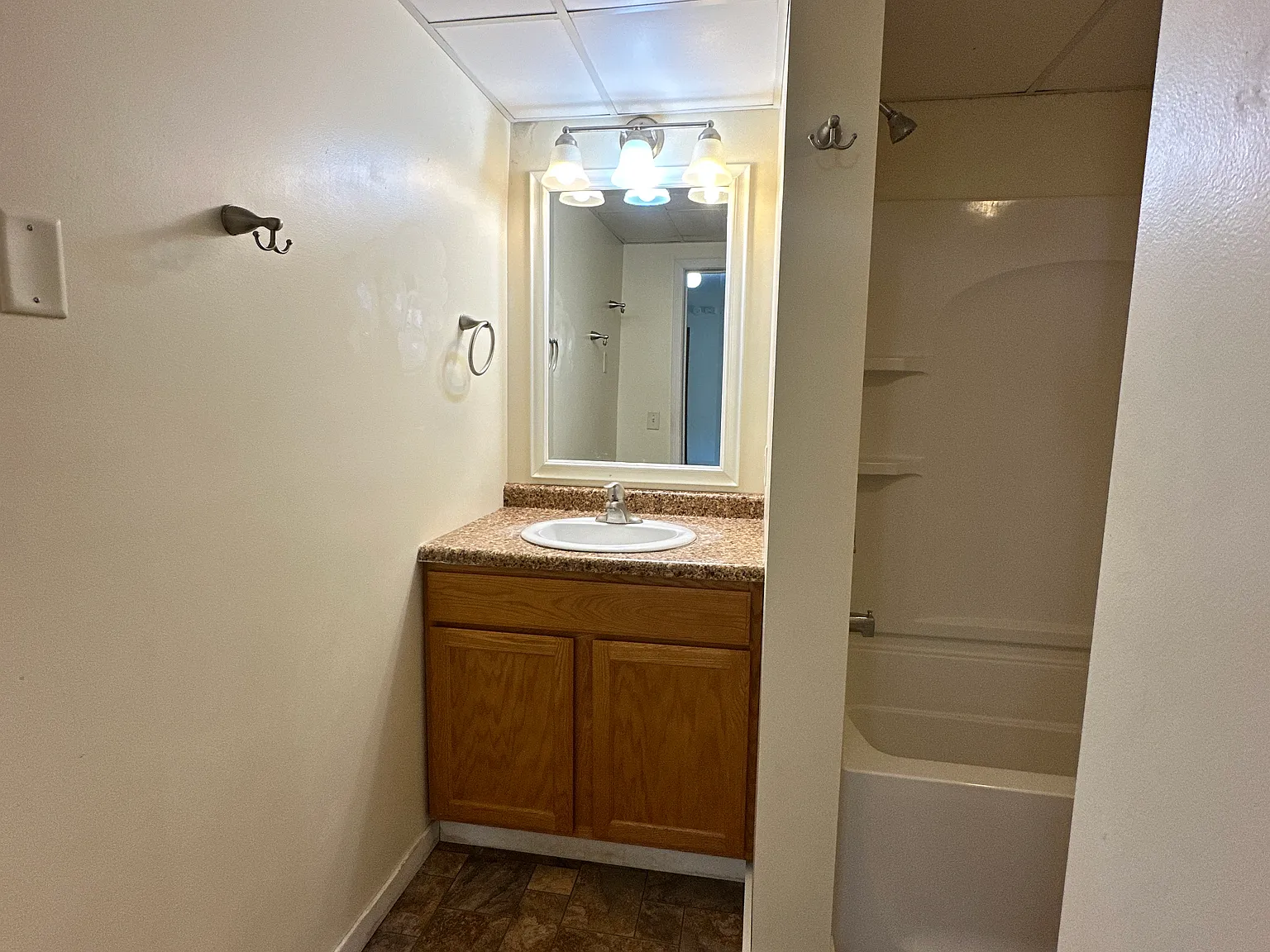 4 bed, $1,575 — Photo 2