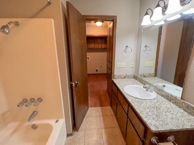 1303 N Fretz Ave — Photo 16