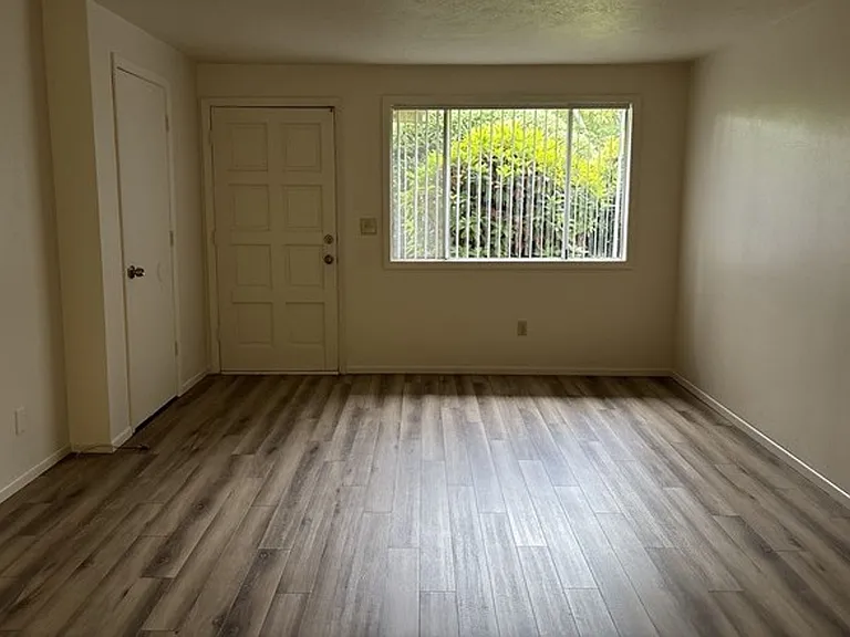 3880 Auburn Rd NE — Photo 3