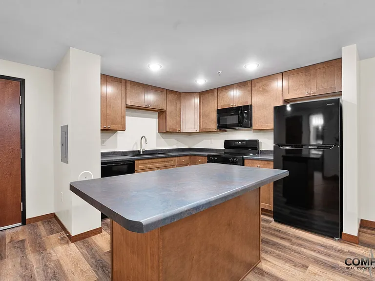 610 Gray St Apartments — Photo 21