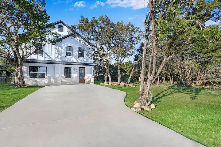 1st image of 1017 Paradise Dr