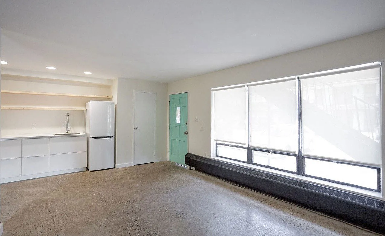 1060 Van Dyke — Photo 4