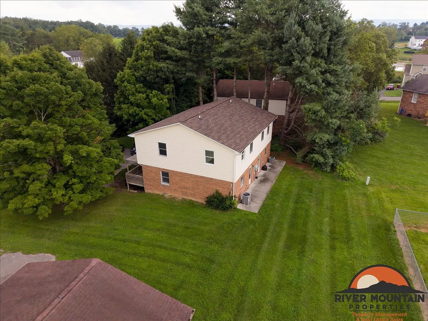 Recently Updated Home Near Virginia Tech — Photo 4
