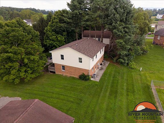 4th image of 1485 Sandy Cir