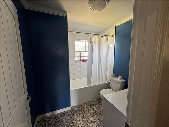 4th image of 1810 Roscommon Dr