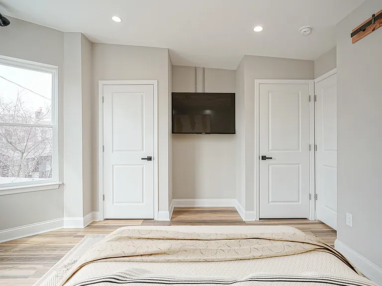 1539 S Wilton St — Photo 5