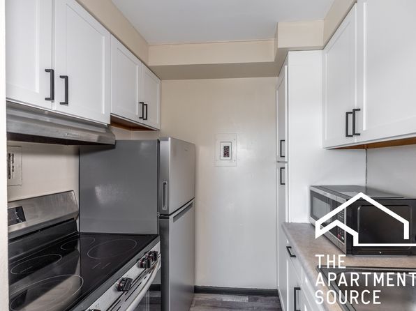 1430 Chicago Ave #208
