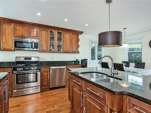 5th image of 264 Willett Ave