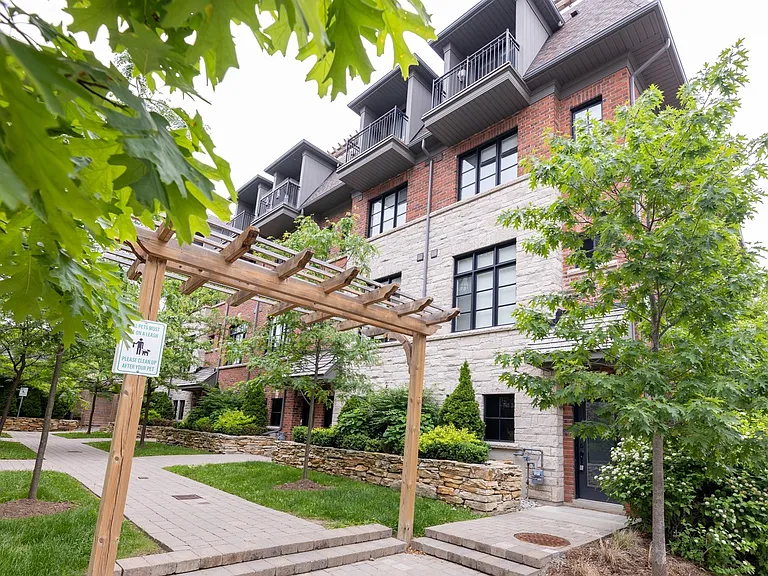 1145 Ossington Ave — Photo 31