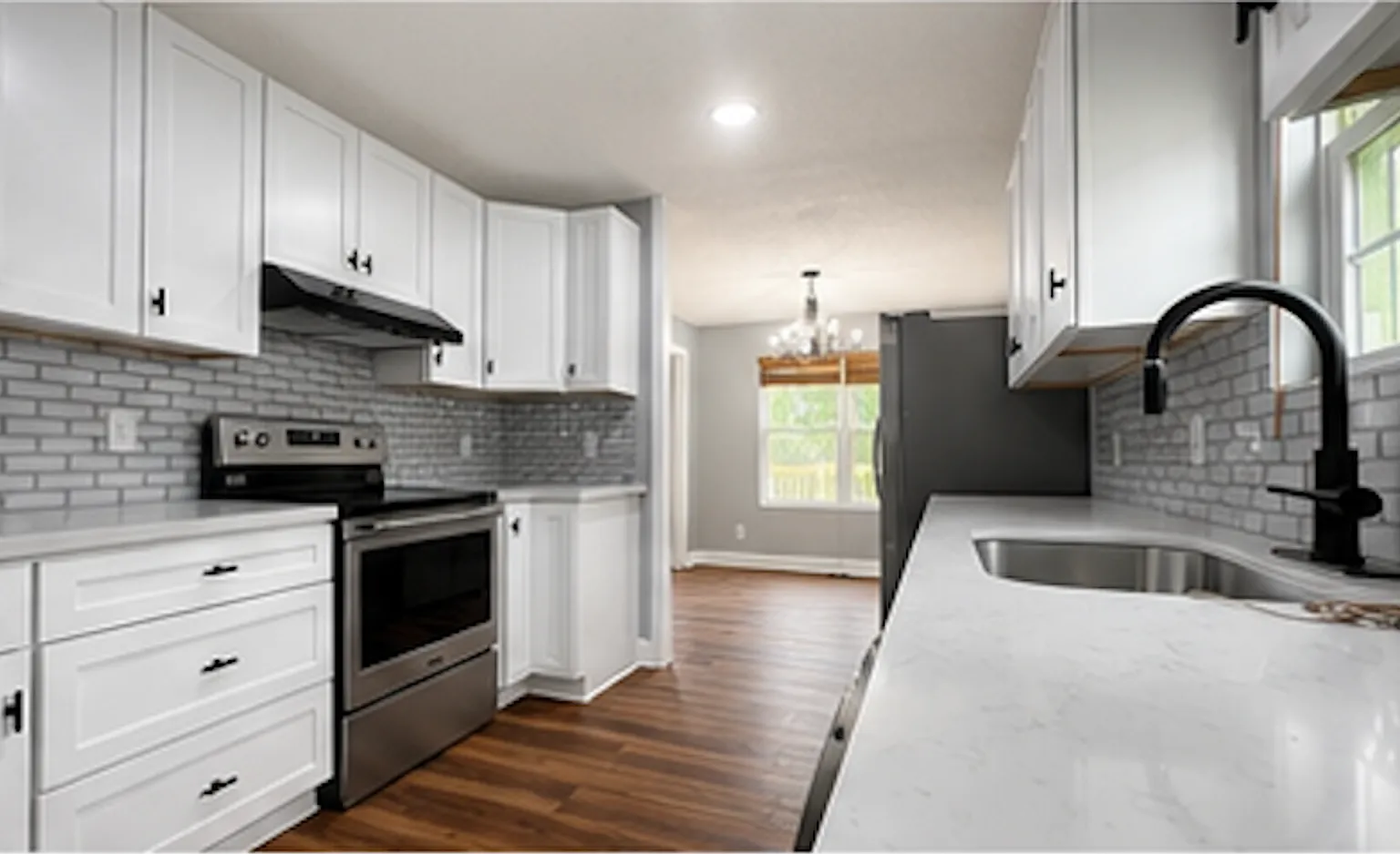 Comfortable Modern Family Home — Photo 4
