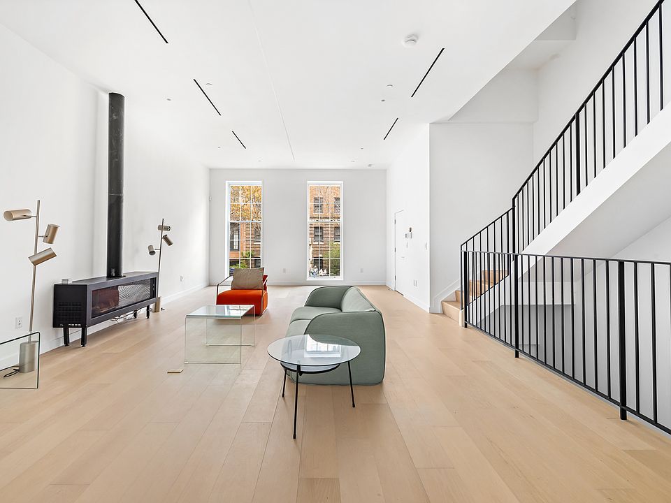 1st image of 442 W 22nd St