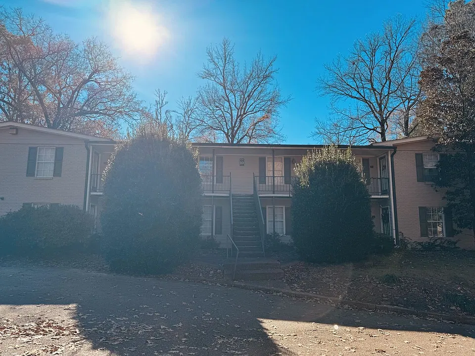1005 Park Ln