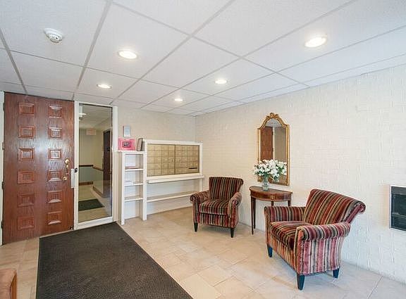 2nd image of 907 Curtiss St APT 506