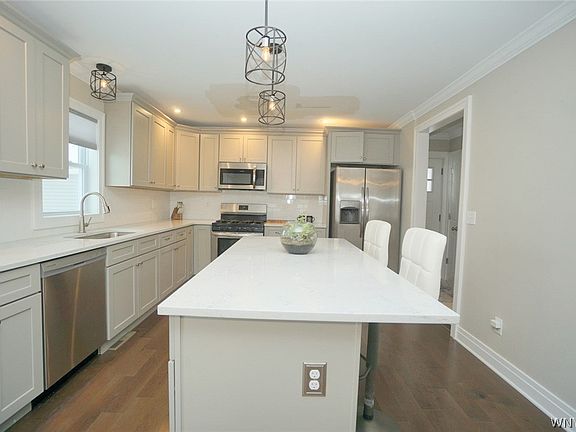 3rd image of 5871 Lakecrest Dr