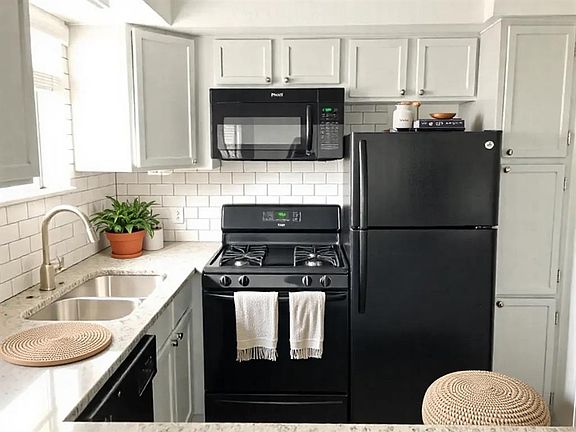 5th image of 2100 Forest Park Blvd #2100