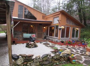 4177 Double Island Rd, Green Mountain, NC 28740