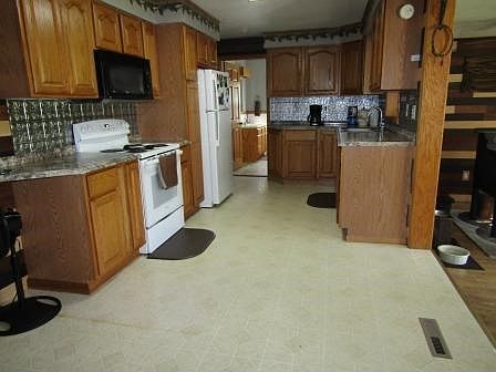 4th image of 15879 Pleasant Valley Dr