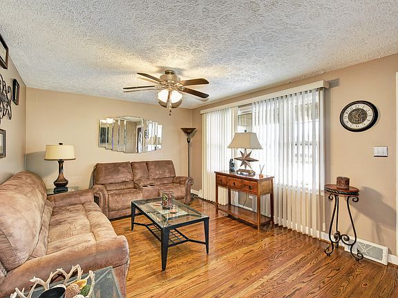 5th image of 7810 Trillium Dr