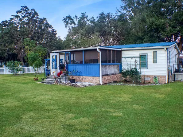 18660 SE 25th Pl, Ocklawaha, FL 32179