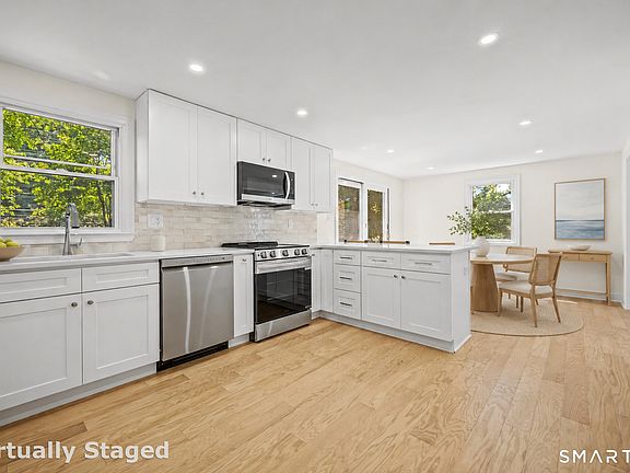 5th image of 22 Carrona Dr