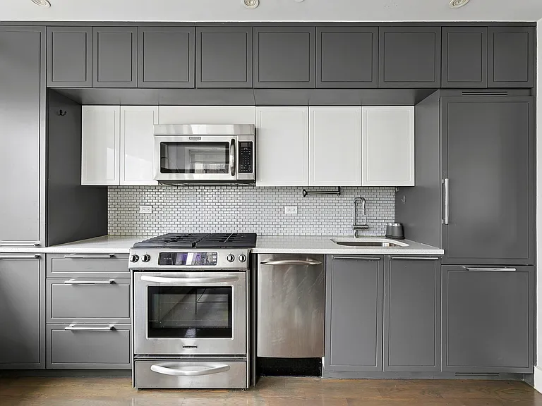 432 W 52nd St #D7 — Photo 1