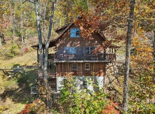 27 Tuckaway Rd, Waynesville, NC 28785