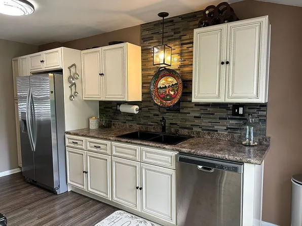 2880 Reeves Rd, Willoughby, OH 44094