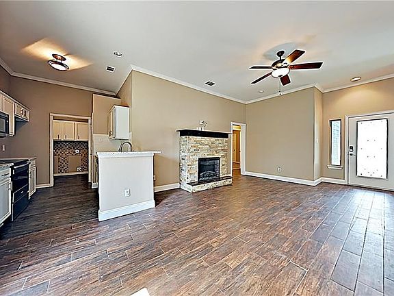 4th image of 9830 Cedarcrest Dr