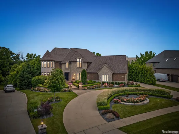 3906 Thatcher Dr, Rochester Hills, MI 48309