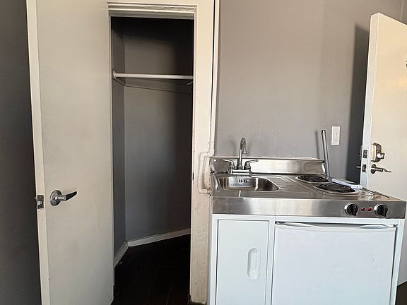 5th image of 3572 E 8th St #9