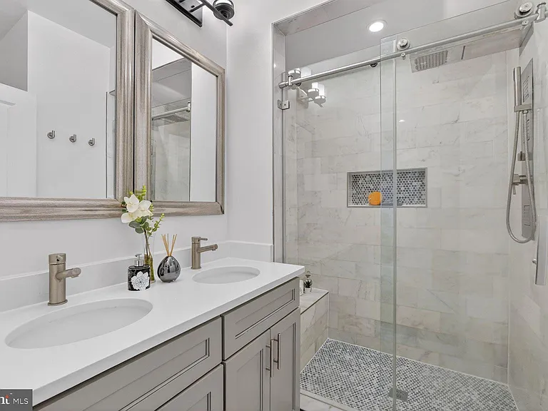 600 Harvard St NW #1 — Photo 21