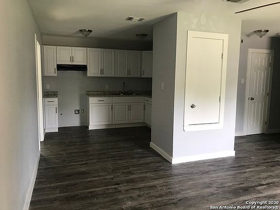 3rd image of 325 Readwell Dr