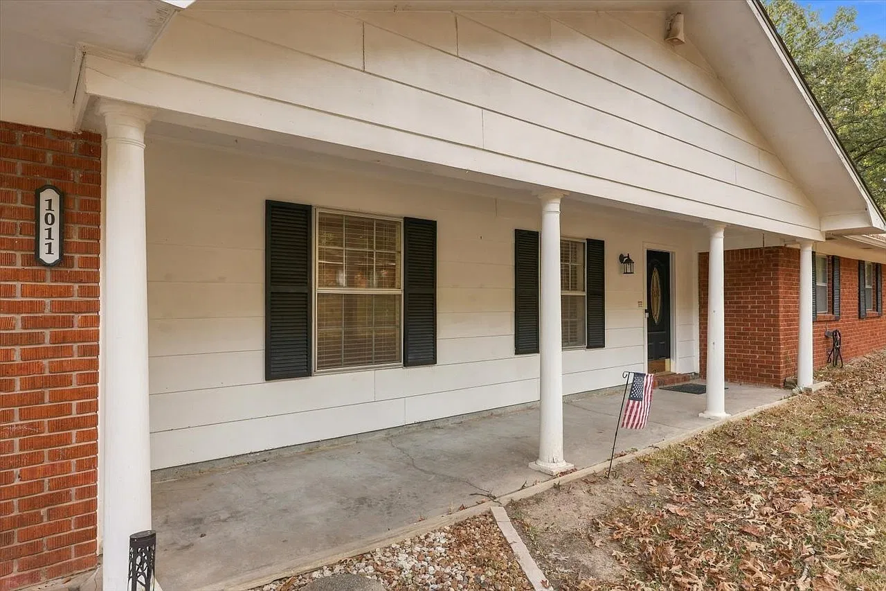 3 bed, 2.0 bath, 1681 sqft, $2,000 — Photo 4