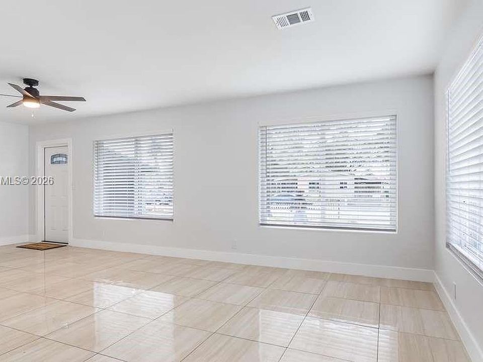 1st image of 630 SW 28th Dr #0
