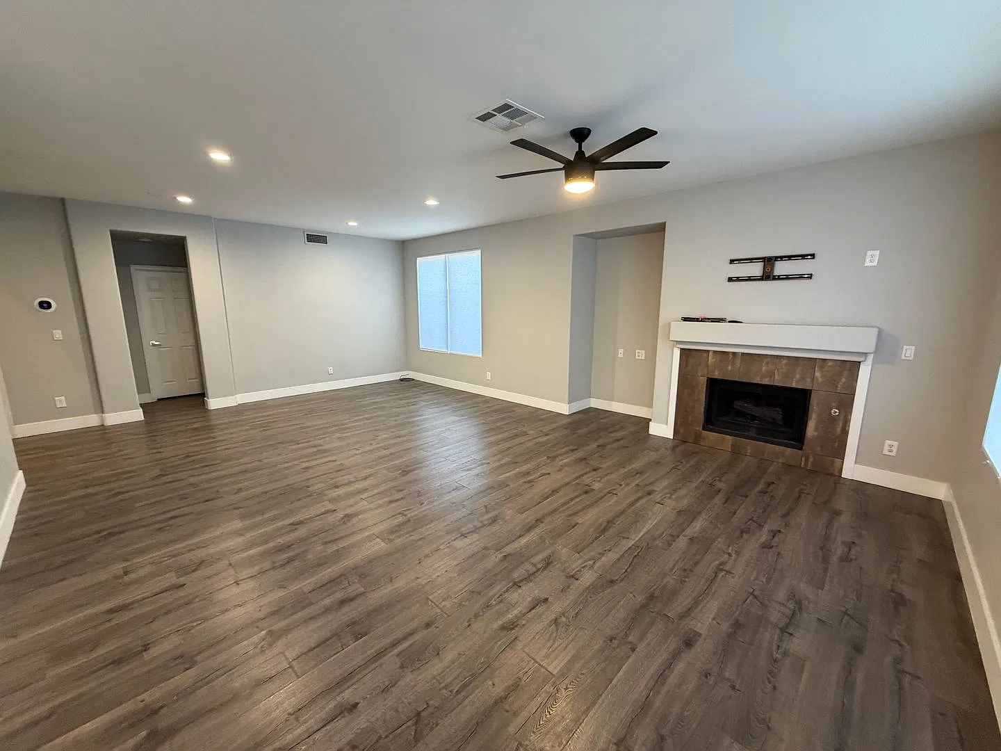 Beautiful 5bd/3ba Two-Story Home W/ Pool In Henderson. 3 Car Garage! — Photo 4