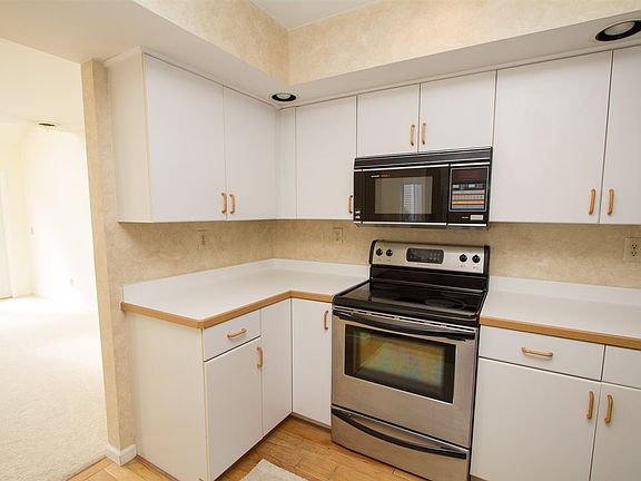 5th image of 36 Pepper Ln