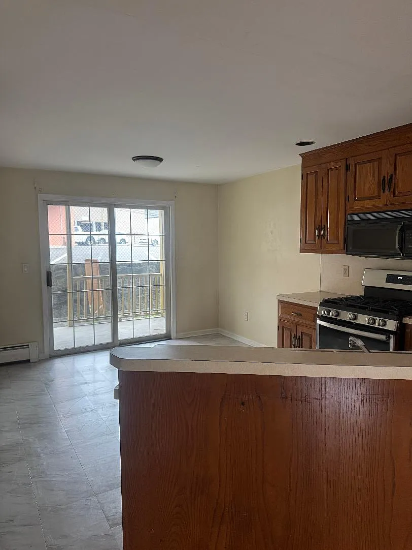 2 bed, 1000 sqft, $2,650 — Photo 3