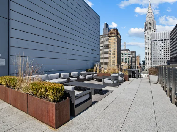 325 Lexington Avenue image 8 of 11