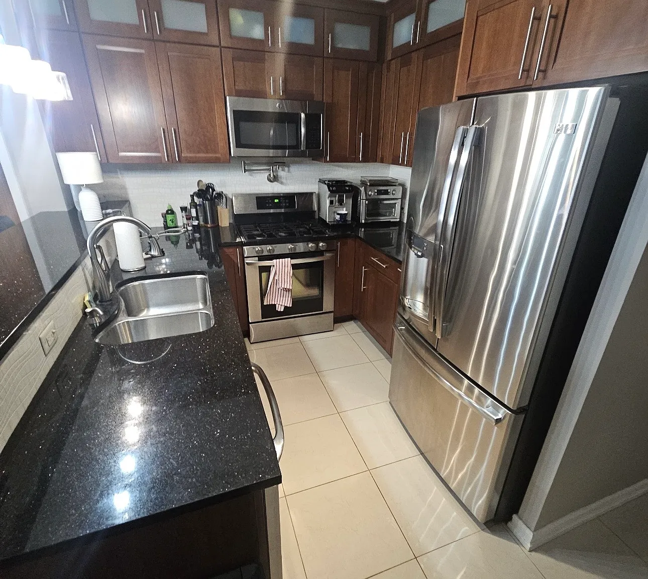 2 bed, 1.5 bath, 900 sqft, $4,400 — Photo 1