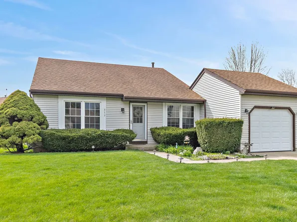 313 N Huntington Dr, McHenry, IL 60050